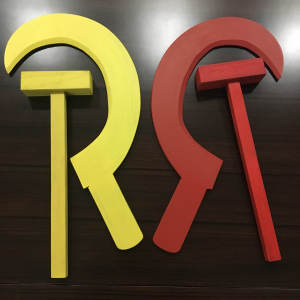 Da Varies Capitalist Scythe And Hammer Ura Wood Film And TV Props New And Ready to Ship Versatile Collectible Gaming Items