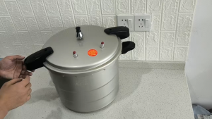 Heavy Duty Commercial Pressure Cooker 34cm 20Kilograms Capacity