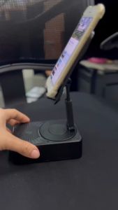 ขาตั้งโทรศัพท์ พร้อมลำโพงบลูทูธไร้สาย มัลติฟังก์ชั่น แท่นวางแบบหมุนได้ 360องศา พับได้ พกพาสะดวก ขาตั้งโทรศัพท์ สีดำ ของใช้