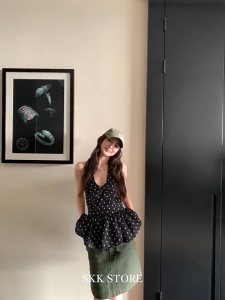 Korean Dress เสื้อกล้ามลายจุด เสื้อยืดโชว์ไหล่ ดีไซน์คอวี โบว์ริบบิ้น ผ้าเนื้อนุ่ม ใส่สบาย กระชับสัดส่วน