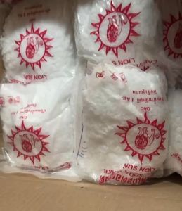 โซดาไฟ เกล็ด ตราสิงห์ โต  มีประสิทธิภาพในการกำจัดสูง สลายการอุดตันภายในท่อได้