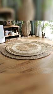 MOLORE | Woven Decor Rug