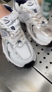 With Brush Head White Shoe Cleaner Sneaker Stain Remover Shoe Care Removes Mud Yellow and Stubborn Stains Quick Drying Color Renewal Formula