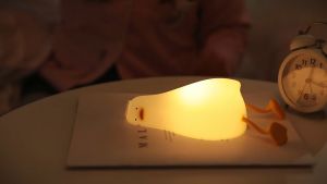 🔥[Ready Stock] Creative Lovely LED Cute Lying Duck Silicone Tap Beside Lamp Child Night Light Gift Lampu Tidur Malam 小夜灯