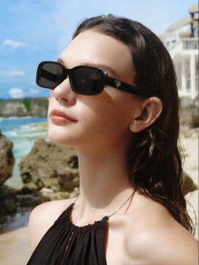 HELEN KELLER | Stylish Compact UV Protection Sunglasses