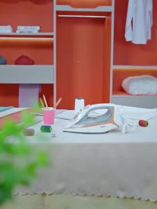 Portable Iron Steamer Ironing Machine Clothes Dry Iron Steamer For Home Steam Iron Box Dry Iron Steamer Clothes Travel Iron Small  Ironing Machine Easy Storage 蒸汽熨斗