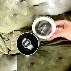 นาฬิกาข้อมือ LED นักกีฬาแบบแสดงผลด้วยตัวเลข นาฬิกาตั้งเวลาแบบย้อนยุค นาฬิกาติดเตียงแบบย้อนยุค นาฬิกาข้อมือแบบมีฟังก์ชันหลายอย่าง