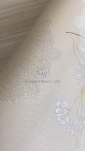 Wallpaper Dinding Motif Bunga Emas Kristal dan Pink Warna Dasar Kuning dan Peach Pastel