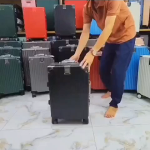 Vali Khung Nhôm RMWA33 cao cấp chống rạch mócchống va đập.Hàng cao cấp bảo hành 5 năm