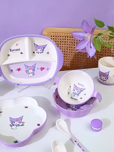 ของแท้ คุโรมิ บนโต๊ะอาหารชามจานอาหารค่ําถ้วยนมเด็กทารกกินบนโต๊ะอาหารจานผลไม้ช้อน