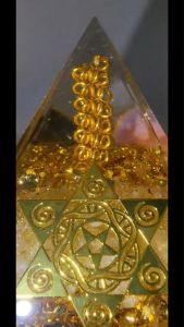 (SG Seller Ready Stocks) Wealth Gathering Pyramid Ornament with Light Base Height about 5cm 金字塔巨吸财摆件带灯座 高5厘米