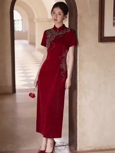 Elegant and Figure-Fitting Bridesmaid Cheongsam Dress