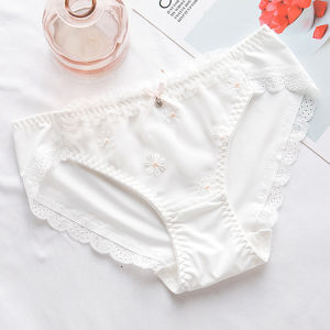 Internet Celebrity Daisy Flower Embroider Underwear Female Japanese Style Young Adult Lace Milk Silk Cute Ice Silk Mid-Low Waist Briefs