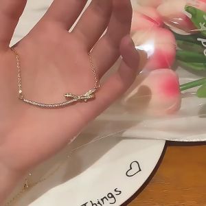 เสื้อ ทองคำแท้ 96.5% ส้อยคอผู้หญิง 18k มากที่สร้อยคอยิ้มโบว์ น้ำหนักทอง 0.7 กรัม รูปลักษณ์ 18 นิ้ม ขายได้ จำนำได้ ผู้ชาย สวยๆ ของขวัญวาเลนไทน์