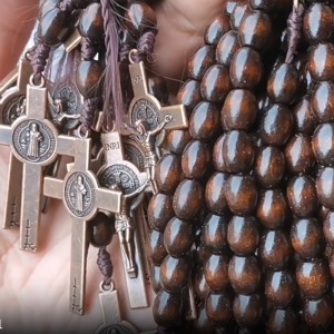 Hand-Knitted Cross-Border Rosary Wooden Bead Jewelry Jesus Christ Catholic Church Traditions Featuring Brown Crucifix Rosaries