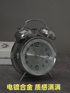 YONUO นาฬิกาปลุก ดังๆ นาฬิกาปลุกย้อนยุค เครื่องกล หมายเลข ระฆังโลหะ เงียบด้วยไฟกลางคืน นาฬิกาเดสก์ทอปห้องนอน กระดิ่งโลหะนาฬิกาปลุกนักเรียนที่มีไฟกลางคืนและปลุกเสียงดัง