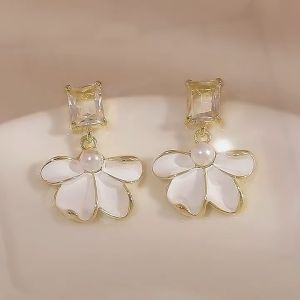 2024 New Elegant White Enamel Petals Dangle Earrings Party Womens Luxury Accessories Girls Exquisite Artificial Zircon Jewelry