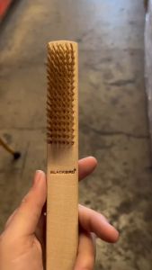 แปรงลวด ด้ามไม้ ชุบทองเหลือง แปรงขัดทองเหลือง 6แถว แบล็คเบิร์ด Blackbird