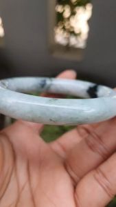 J422 กำไลหยกพม่าเจไดต์ Type A สีเขียวอ่อน แซมลายมอสเขียวสด