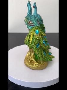 Elegant Peacock Statue Resin Animal Sculpture with Sparkling Crystal Tail Feather Decoration for Home Office Living Room Gift