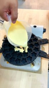 Chảo Khuôn Nướng Làm Bánh hoa mận Black Waffle Pan Cake