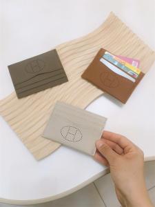 กระเป๋าใส่บัตรหนังแท้ H Brand Hollow out กระเป๋าใส่บัตรสูทแบบพกพาสำหรับผู้ชายและผู้หญิง กระเป๋าใส่บัตรแบบพกพาขนาดเล็ก