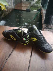 sepatu bola anak ( kulit beneran ) size 33-38 (sol djahit muter)