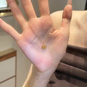 Blinding Gold Circle Pendant Necklace Womens Style 2025 New Fashion Choker Elegant Minimalist Precise Lockbone Chain Jewelry