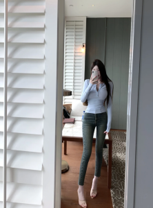 เอวสูง สลิมฟิต ประตูทงดาเรโทร กางเกงยีนส์ ขายาวส่งเสริมก้นดินสอเท้าเล็กเก้าจุดสีฟ้า กางเกงยีนส์