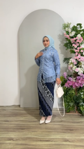 Set dan Atasan Kebaya Sarita Tulle: Pakaian Wanita Modern