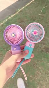 พัดลมพกพา พัดลมมือถือ ปรับระดับได้ ชาร์จ USB แบบพกพา ความเร็วสูง สามารถป แถมฟรีสายชาร์จusb จัดส่งที่รวดเร็ว COD
