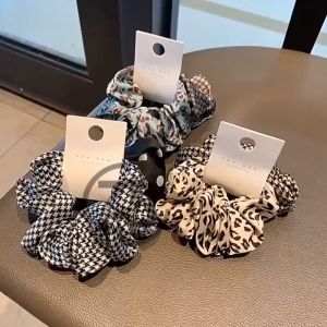 Ikat Rambut Scrunchie Perempuan Dewasa Motif Abstrak Aksesoris Kunciran Bahan Elastis AK250 ZIORRA