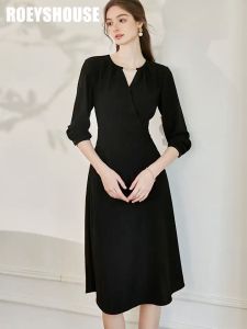 Đầm xoè đen tay lửng đơn giản dáng xoè cổ tròn