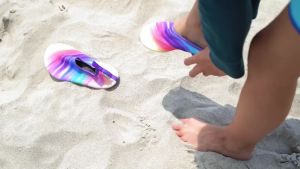 【สปอตสินค้า】รองเท้าดำน้ำ รองเท้าเดินชายหาด รองเท้าว่ายน้ำ นำ้หนักเบา ลุยน้ำได้สบาย แห้งเร็ว จำนวน