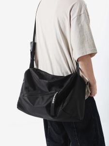 Sports Gym Bag Mens Large Capacity Mens Messenger Bag Lightweight Short-Distance Travel Bag Girls Yoga Shoulder Bag Trendy