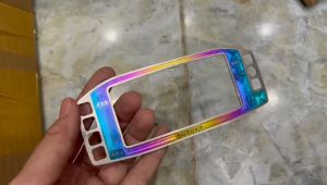 Miếng dán đồng hồ xe Satria bằng Titan lên màu.