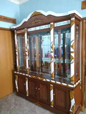 lemari kaca 3 pintu - lemari kaca