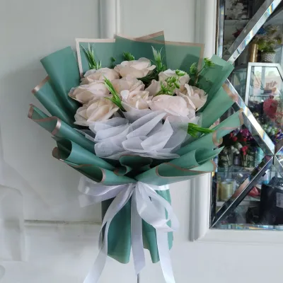 Buket Bunga Artificial / Bucket Flower Mawar Hadiah Wisuda Cewek Cowok Graduation Skripsi Sidang