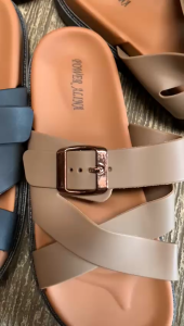 Sandal Wanita Terbaru: Desain & Tips