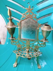 Pajangan tempat celak bahan kuningan