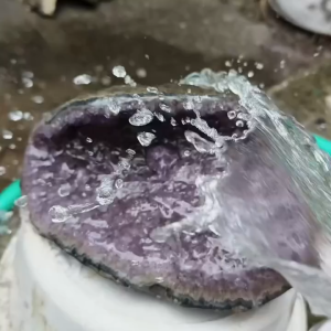 紫晶碗🇧🇷💯✨ 天然玄武岩👍手串带在身上 会把负能量吸走 所以每天睡觉前需要帮我消走负能量 这颗刚好净化手串 没问题 Amethyst Cluster healing bowl Amethyst Cluster Healing Bowl 🇧🇷