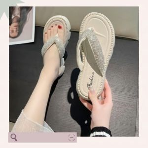 Tsion สินค้าราคาปัง รองเท้าหูหนีบเสริมส้น ดีไซน์รุ่นนี้บอกเลยว่าใหม่ล่าสุดจริง งานดีสวยตรงปกตกแต่งด้วยตัวเพชรสุดเก๋ ราคาคุ้มค่ามากต้องจัดสักคู่แล้วมั้ย