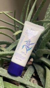 Kem dưỡng da tay chiết xuất từ hạt Ý dĩ Hatomugi Nhật Bản 65g