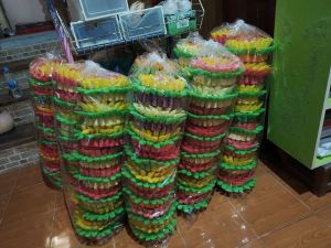 กระทงอาหารปลา ขนาด 9 นิ้ว แพค10ใบ คละสี