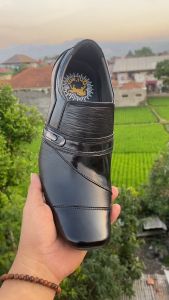 Sepatu Pantofel Pria