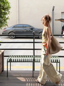 Áo yếm sọc cổ chữ V sâu mùa hè mới cho nữ không tay gợi cảm