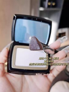 Triangle Highlighting Eyeshadow Brush No Trace Concealer Makeup Brush for Brightening Under-Eye Cheekbones Crease-Free Application