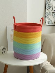 ถังเสื้อผ้าสีรุ้งขนาดใหญ่ทำมือสไตล์นอร์ดิกสำหรับใช้ในห้องนอน ถังเสื้อผ้าสีสันสดใสสำหรับใช้ในบ้าน