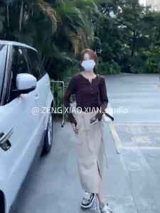 Chen Shop 💫 กระโปรงยีนส์คาร์โก ทรงเอเอวสูงผ่ากลาง สไตล์วินเทจสถูกแห้งให้ชุ่มชื้นสำหรับผู้หญิง มี 2 สี 5 ไซด์ พร้อมส่ง