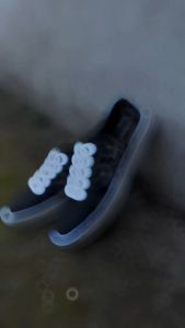 sepatu sneakers impor terbaru keren kekinian